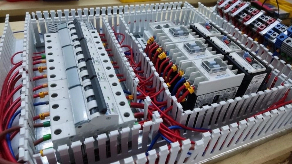 Elektrik panosu kablolama standartları ve prensiplerine aşinalık
